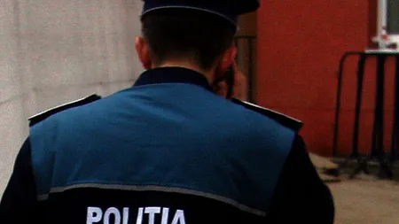 Un poliţist este cercetat de superiori după ce şi-a bătut nevasta în faţa arestului