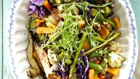 REŢETA ZILEI: Salată crocantă de legume