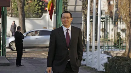 Ponta, pieton pe Kiseleff. Premierul a urmărit pregătirile pentru parada militară VIDEO
