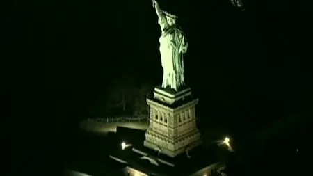 Statuia Libertăţii, reaprinsă după trecerea uraganului Sandy