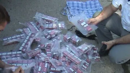 Percheziţii la traficanţii de ţigări din Moldova. Aproape 100 de persoane, duse la audieri