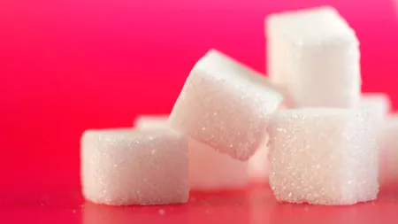 Cum să consumi mai puţin zahăr. Trei gesturi simple pe care trebuie să le faci zilnic