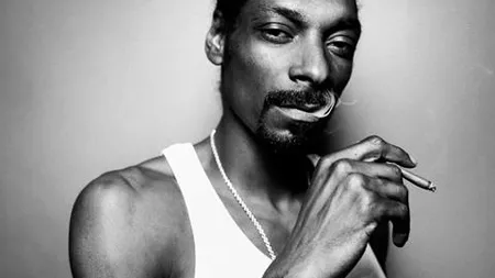 Rapperul Snoop Dogg fumează 81 de ţigări cu marijuana pe zi