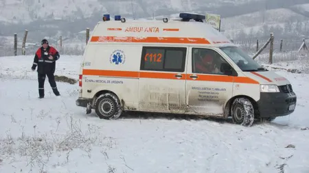 Vaslui: Un copil cu febră nu poate ajunge la spital, după ce ambulanţa a rămas înzăpezită