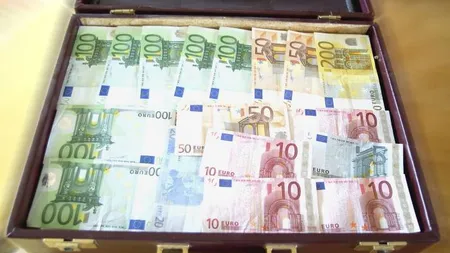 Gestul surprinzător al unei femei din Tulcea: A găsit o geantă cu 5.700 euro şi a dus-o la poliţie