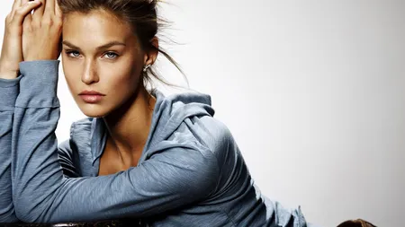 Supermodelul Bar Refaeli a postat pe Twitter o FOTOGRAFIE OBRAZNICĂ