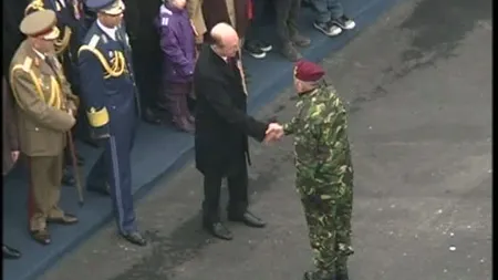 Traian Băsescu, FLUIERAT la Arcul de Triumf: Parada militară a fost 