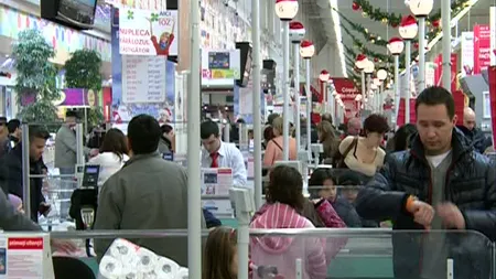 Cumpărături de Crăciun, în toiul nopţii. Bucureştenii au dat buzna la hypermarketuri VIDEO