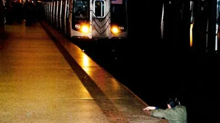 Cele mai controversate fotografii din 2012: Sinucideri, vedete în coşciug