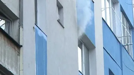 Explozie puternică într-un apartament din Baia Mare. Toţi locatarii au fost evacuaţi VIDEO