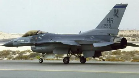 Mai multe avioane de tip F-16 survolează Cairo la joasă altitudine