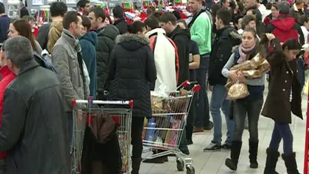 Haos în mall-uri şi supermaketuri. Cumpărăturile de Crăciun, pe ultima sută de metri VIDEO