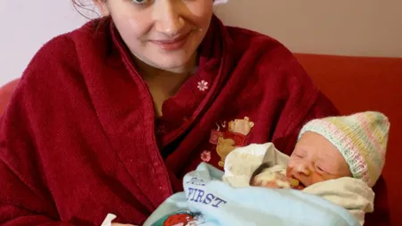 Minune în ziua de Crăciun: A născut un băieţel perfect sănătos, deşi nici nu ştia că e însărcinată
