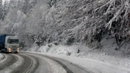 Iarna creează primele probleme. Zăpada a acoperit nordul ţării, vântul face ravagii în sud VIDEO