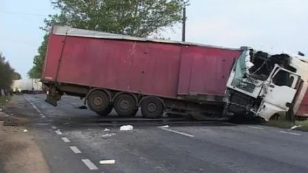 Ciocnire în lanţ între TIR-uri. Circulaţia pe E 70 a fost complet paralizată