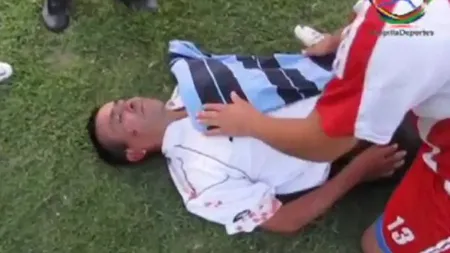 Scene şocante în fotbalul din Chile. Doi arbitri au fost aproape omorâţi în bătaie VIDEO