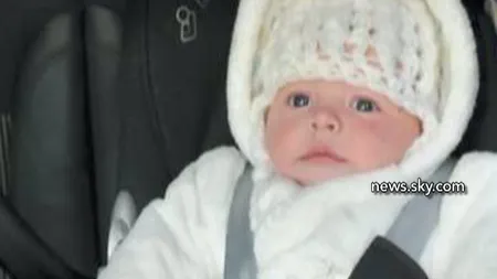 A furat maşina cu tot cu bebeluşul de 2 luni aflat pe bancheta din spate VIDEO