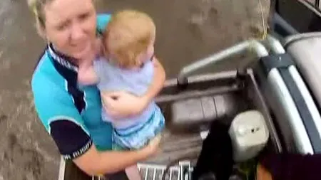 Inundaţii în Australia: Un bebeluş a fost salvat cu elicopterul VIDEO