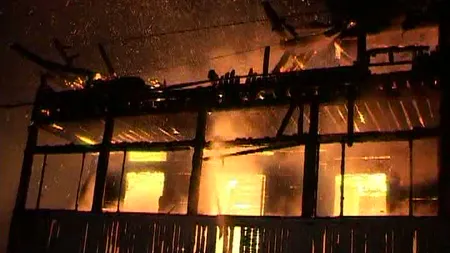 Incendiu devastator în Bistriţa-Năsăud. O casă a fost făcută scrum VIDEO