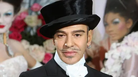 Dat afară de la Dior, John Galliano revine după doi ani în modă, alături de alt designer