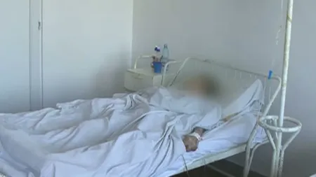 Înfometată de propriul copil. O bătrână din Argeş, adusă în pragul morţii de fiul său VIDEO
