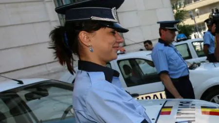 TOATE femeile din Poliţie vor fi întrebate dacă au fost HĂRŢUITE SEXUAL sau discriminate la serviciu