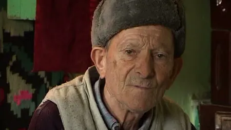 Povestea tristă a unui bătrân din Gorj. Primeşte o pensie de 5 lei, după ce a muncit o viaţă VIDEO