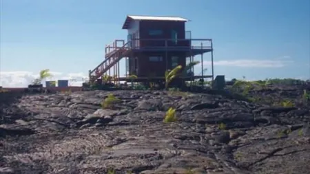 Un american şi-a construit casă la poalele celui mai activ vulcan din lume FOTO