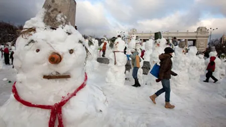 Concurs amuzant de iarnă: Sute de ruşi au ridicat oameni de zăpadă, la Moscova VIDEO