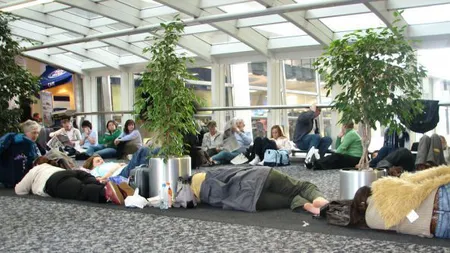 Cum se doarme în aeroporturi GALERIE FOTO