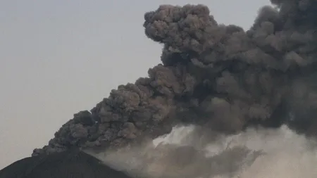 Cel mai înalt vulcan din Nicaragua aruncă tone de cenuşă în aer VEZI VIDEO