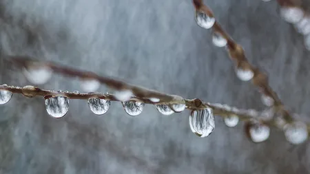 AVERTIZARE METEO de vânt puternic şi precipitaţii în majoritatea regiunilor