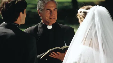 Preoţii ar putea să încheie şi căsătorii civile