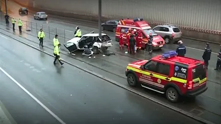 Accident grav în Capitală. Trei oameni au fost răniţi, iar Pasajul Victoriei a fost închis VIDEO