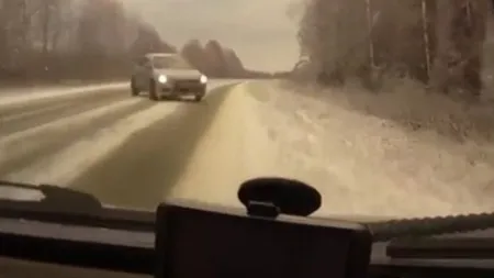 Ce înseamnă să ai noroc? Scapi de două accidente într-un interval de câteva minute VIDEO