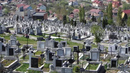 Reguli stricte în cimitir: Amenzi usturătoare pentru cei îmbrăcaţi INDECENT. Vezi unde se aplică