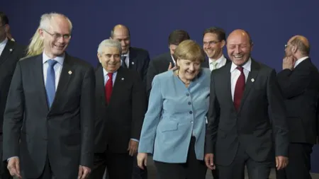 Merkel se ţine de şotii cu Băsescu la Consiliul European VIDEO