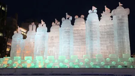 Artă în zăpadă: Sculpturi imense, de o frumuseţe rară, la Festivalul Iernii din Sapporo VIDEO