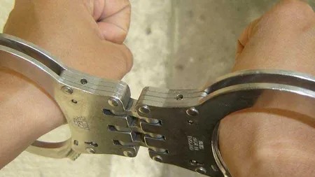 Un recidivist, condamnat la închisoare după ce a violat o fată de 14 ani pe un mormânt