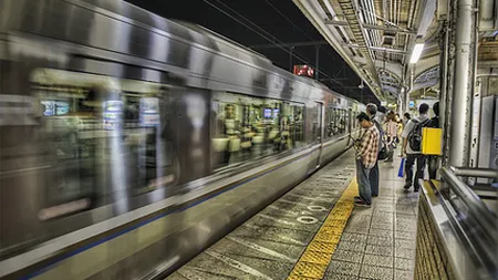 Cel puţin 16 răniţi în Japonia, după deraierea unui tren