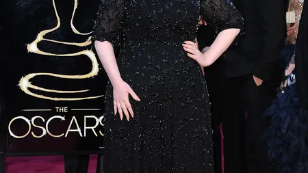 Adele, aproape de a izbucni în lacrimi pe scenă, la Premiile Oscar 2013 VIDEO