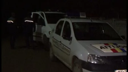 Tupeu de hoţ: Doi bărbaţi din Mehedinţi au SPART o casă aflată chiar lângă Poliţie VIDEO
