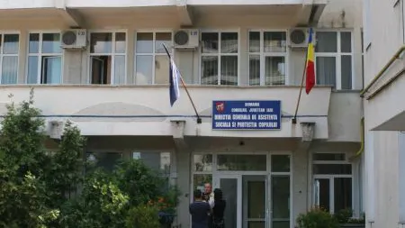 O fetiţă de 12 ani, mamă şi tată pentru 5 fraţi mai mici