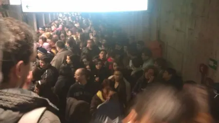 Metrou blocat între staţiile Mihai Bravu şi Dristor din cauza unei defecţiuni tehnice VIDEO