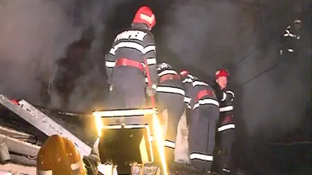 INCENDIU PUTERNIC. Trei case din Bucureşti, mistuite de flăcări VIDEO