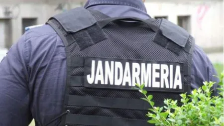 Jandarmi răniţi cu pietre de mai mulţi săteni din Bacău. Poliţiştii au intervenitcu gaze lacrimogene