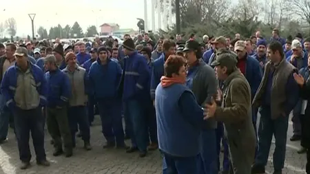 A doua zi de proteste la Oltchim. Salariaţii vor să discute cu premierul Victor Ponta