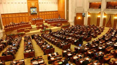 Proiectul lui Băsescu de revizuire a Constituţiei, trimis în plen cu raport de adoptare