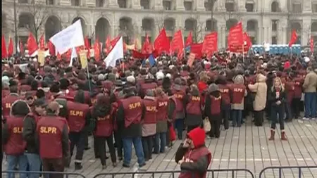 Mii de poştaşi au protestat împotriva reducerilor salariale şi concedierilor masive VIDEO
