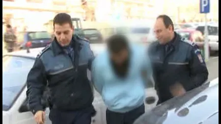 Un bărbat care îşi şantaja sexual fosta iubită, reţinut de poliţişti